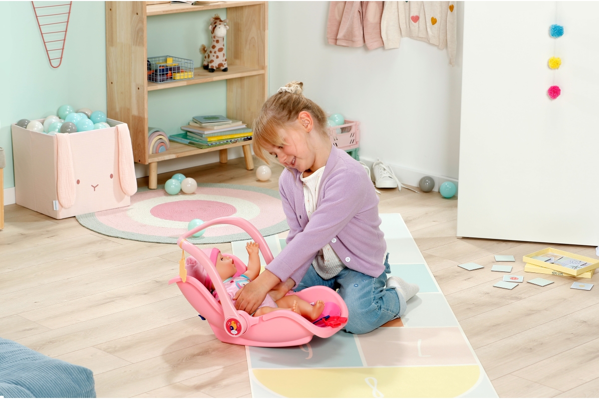 Pohled na přenosnou sedačku pro panenky BABY born